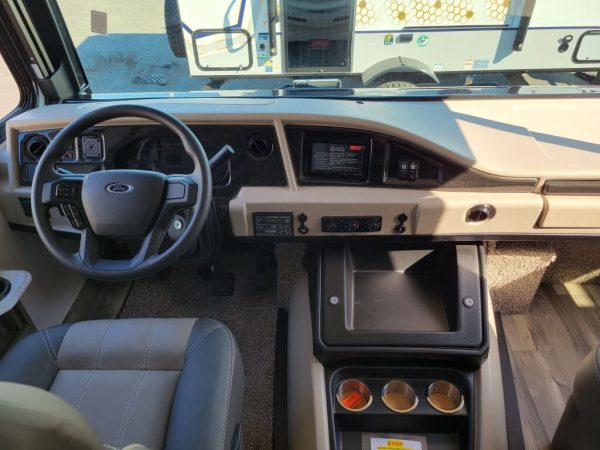 2024 Fleetwood Flair 28A - Image 5