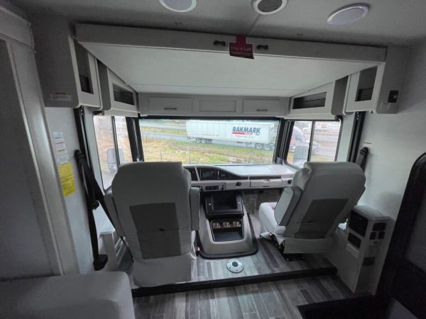 2024 Fleetwood Flair 29M - Image 7