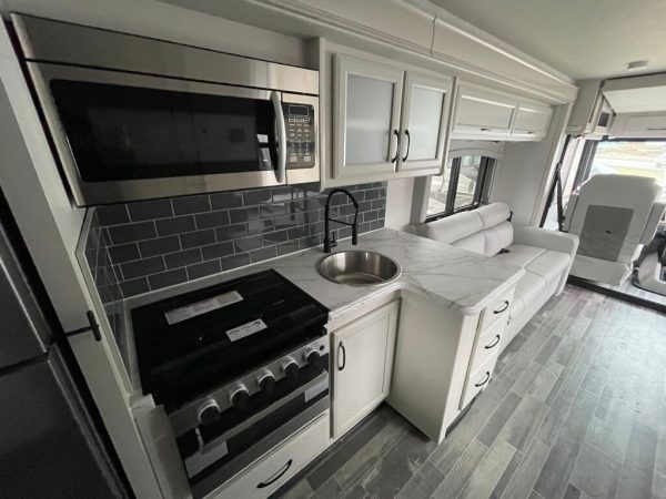 2024 Fleetwood Flair 29M - Image 10