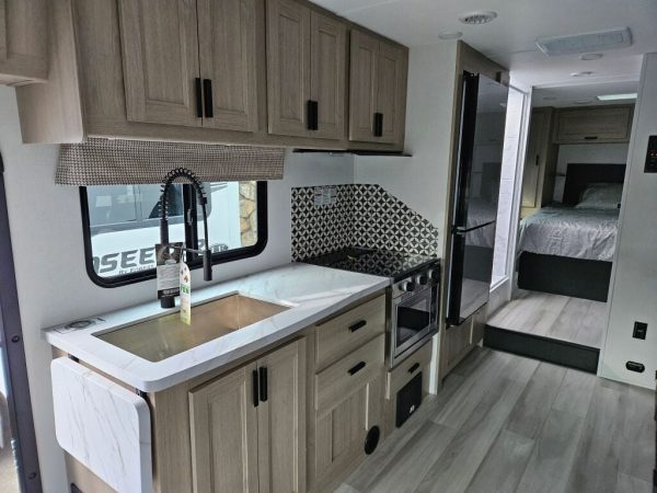 2024 Forest River Sunseeker 2850SLE - Image 13