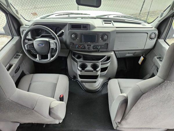 2024 Forest River Sunseeker 2850SLE - Image 5