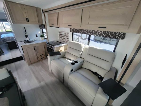 2024 Forest River Sunseeker 2860DS - Image 8