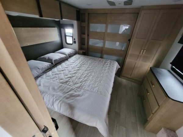 2024 Keystone Raptor 428 - Image 13