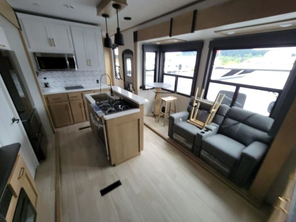 2024 Keystone Raptor 428 - Image 8