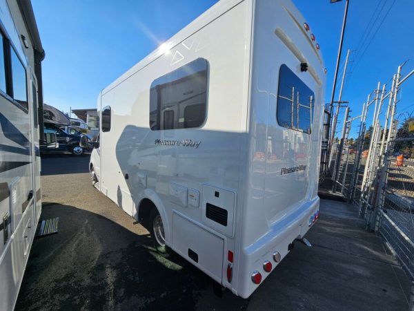 2024 Pleasure-Way PW Plateau PLATEAU XLTS - Image 3