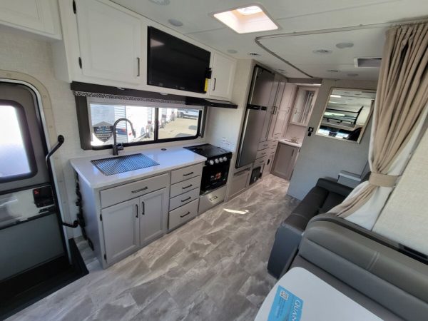 2024 Thor Motor Coach Quantum Sprinter MB24 - Image 9