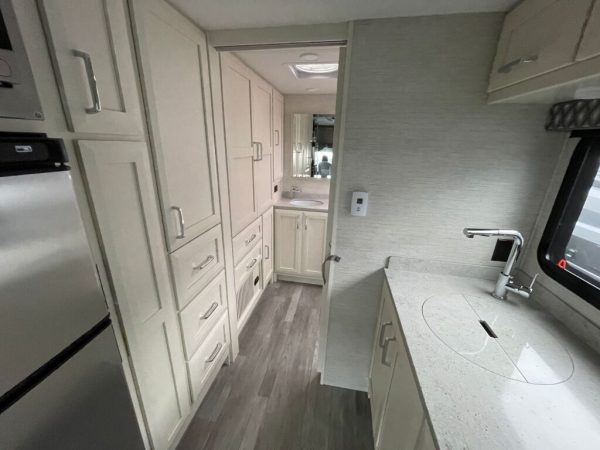 2024 Tiffin Motorhomes Midas 24MT - Image 13