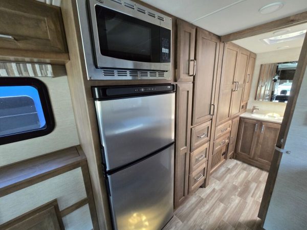 2024 Tiffin Motorhomes Mida 24MT - Image 11