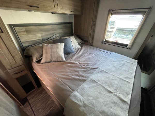 2024 Winnebago Vista 31B - Image 17