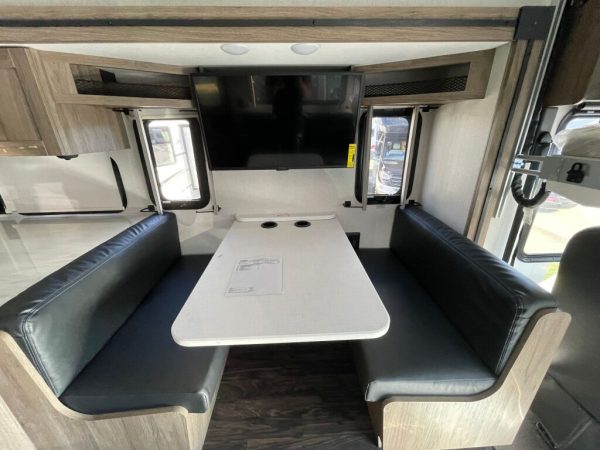 2024 Winnebago Vista 31B - Image 6
