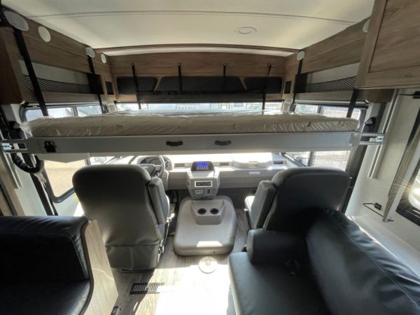 2024 Winnebago Vista 31B - Image 7