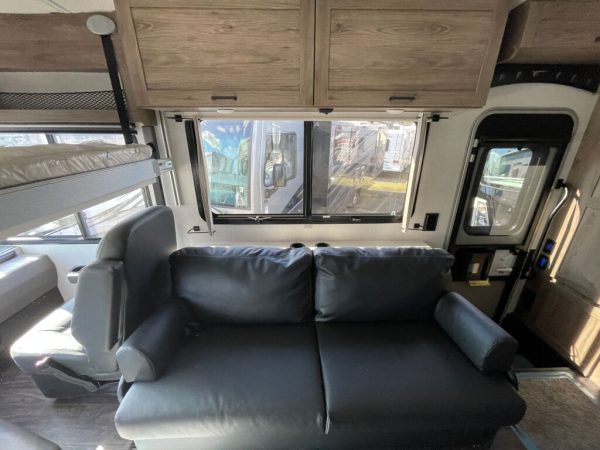 2024 Winnebago Vista 31B - Image 8