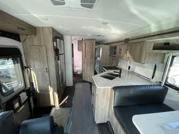 2024 Winnebago Vista 31B - Image 9