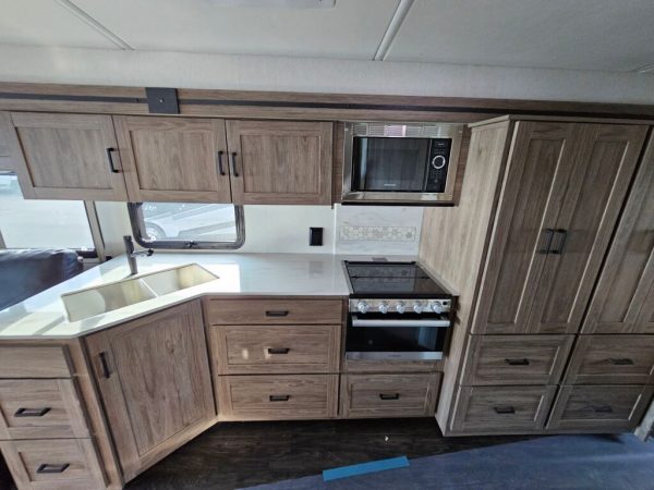 2024 Winnebago Vista 34R - Image 13
