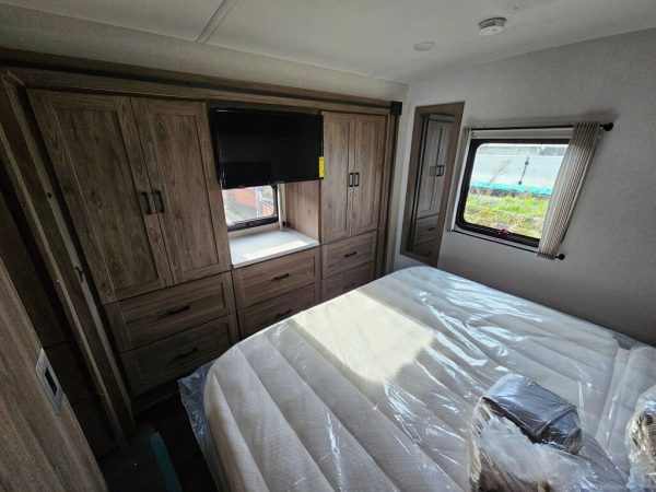2024 Winnebago Vista 34R - Image 17