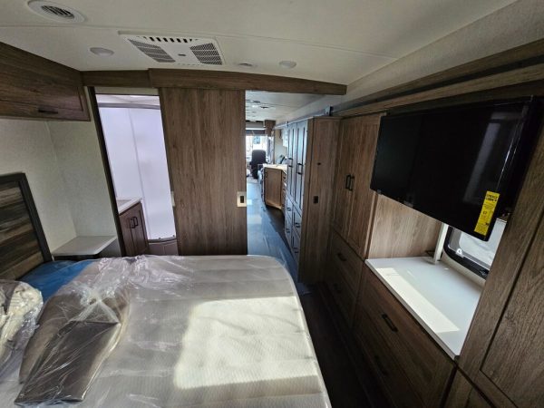 2024 Winnebago Vista 34R - Image 18