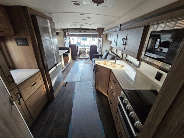 2024 Winnebago Vista 34R - Image 19