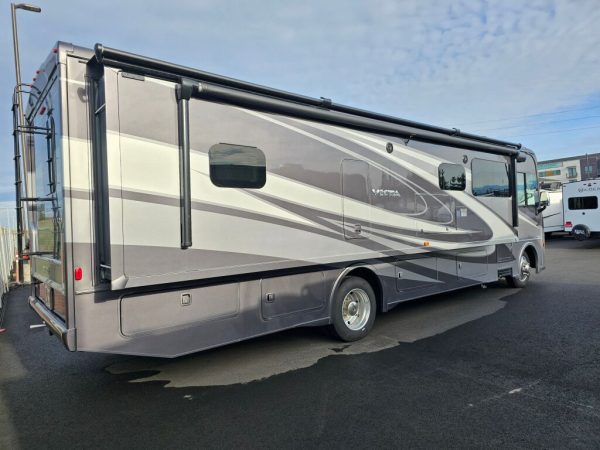 2024 Winnebago Vista 34R - Image 4