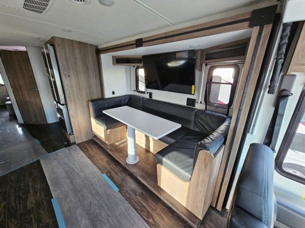 2024 Winnebago Vista 34R - Image 7