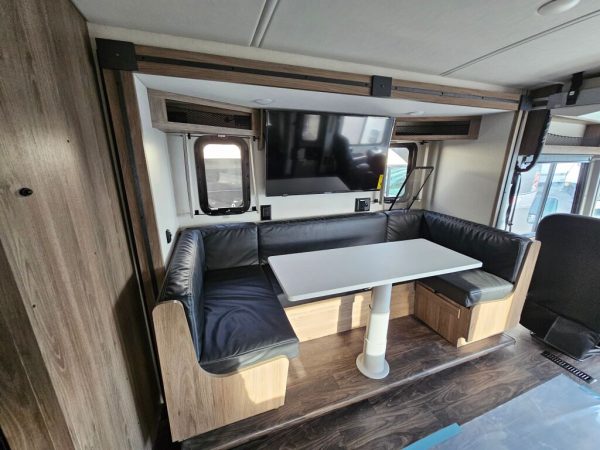 2024 Winnebago Vista 34R - Image 10