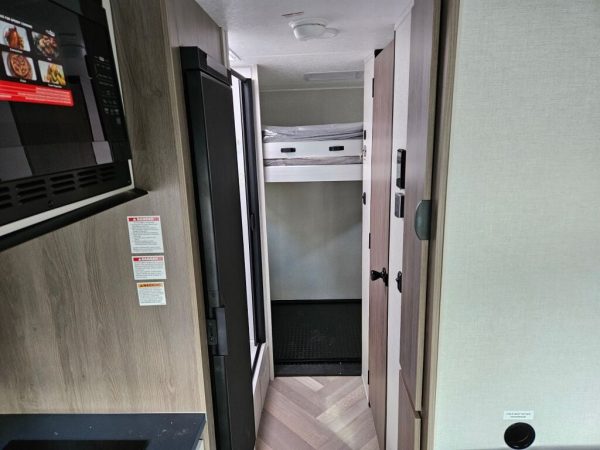2025 Coachmen Cross Trail EV 20XG - Image 15