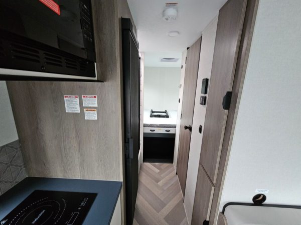 2025 Coachmen Cross Trail EV 20XG - Image 19
