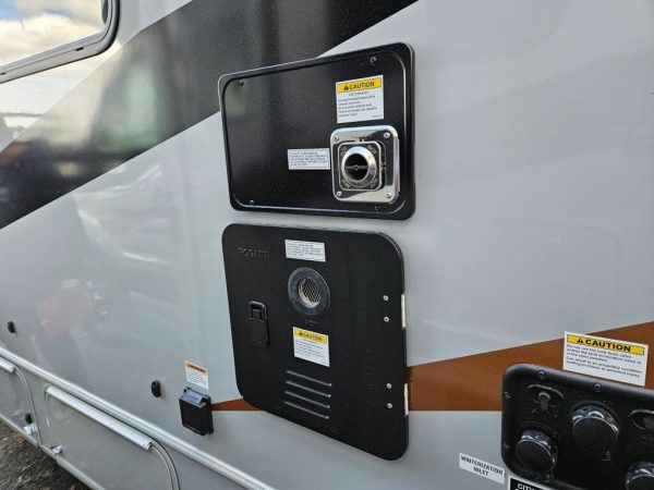 2025 Coachmen Cross Trail EV 21XG - Image 12