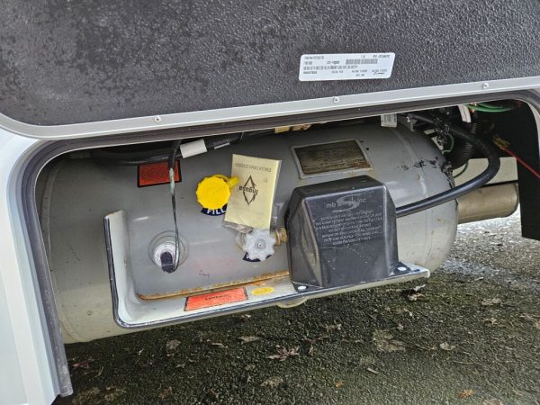 2025 Coachmen Cross Trail EV 21XG - Image 9