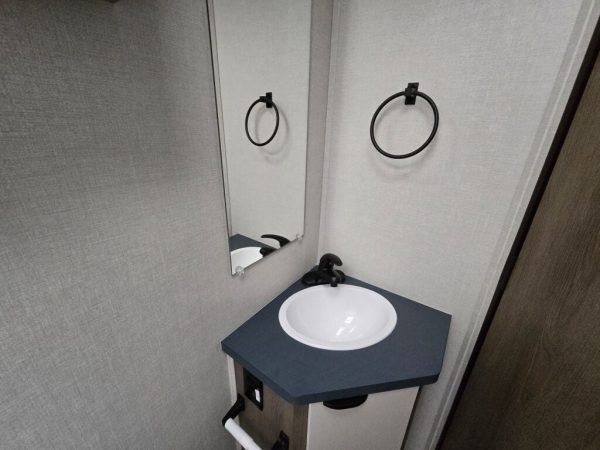 2025 Coachmen Cross Trail EV 21XG - Image 11