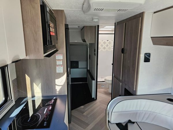 2025 Coachmen Cross Trail EV 21XG - Image 12
