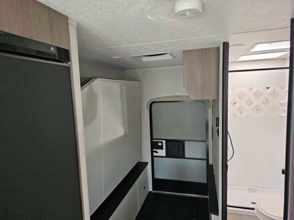 2025 Coachmen Cross Trail EV 21XG - Image 13
