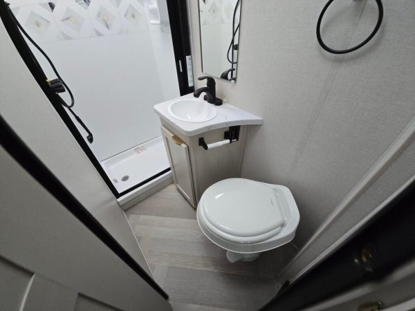 2025 Coachmen Cross Trail XL 20CB - Image 12