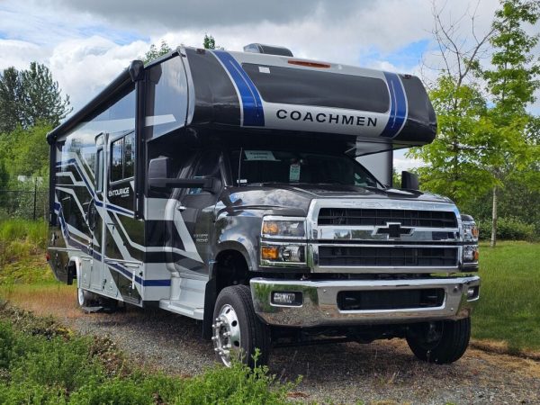 2025 Coachmen Entourage 330DS - Image 2