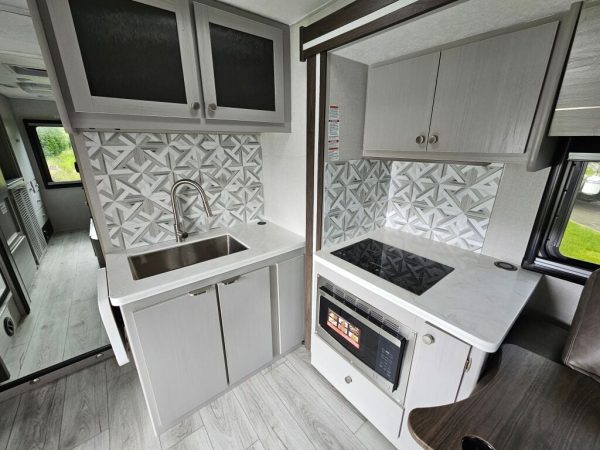2025 Coachmen Entourage 330DS - Image 18