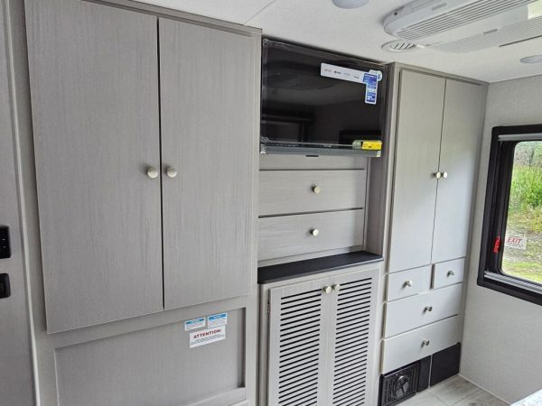 2025 Coachmen Entourage 330DS - Image 35
