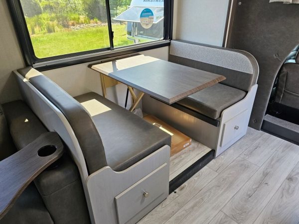 2025 Coachmen Entourage 340BH - Image 21