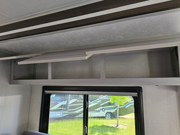 2025 Coachmen Entourage 340BH - Image 23