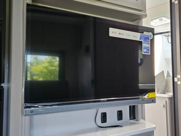 2025 Coachmen Entourage 340BH - Image 25