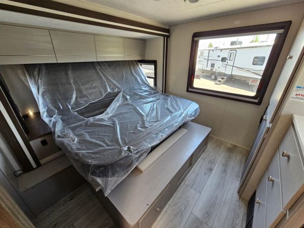 2025 Coachmen Entourage 340BH - Image 27