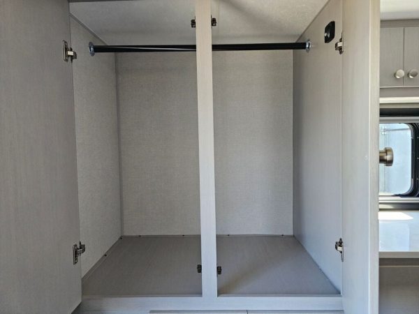 2025 Coachmen Entourage 340BH - Image 30