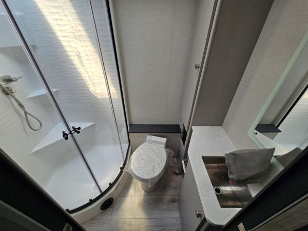 2025 Coachmen Entourage 340BH - Image 33
