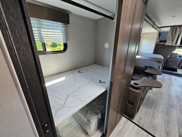 2025 Coachmen Entourage 340BH - Image 37