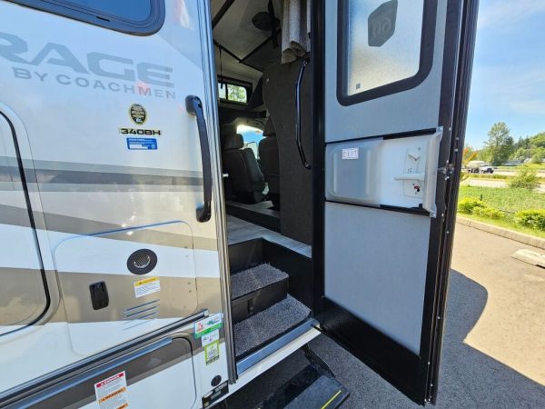 2025 Coachmen Entourage 340BH - Image 10