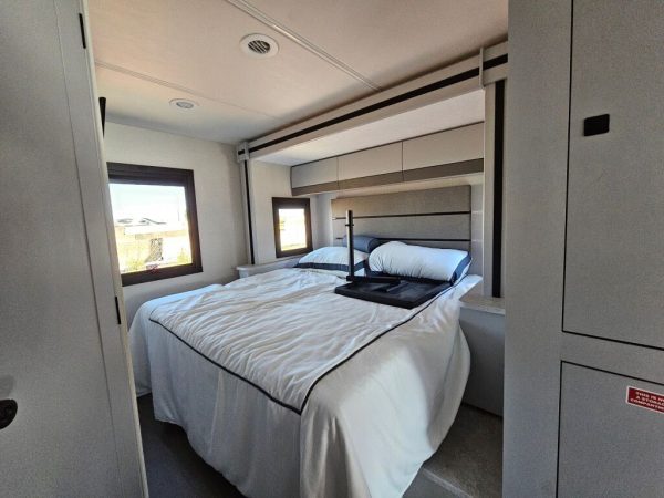 2025 Coachmen Euro 25EU - Image 12
