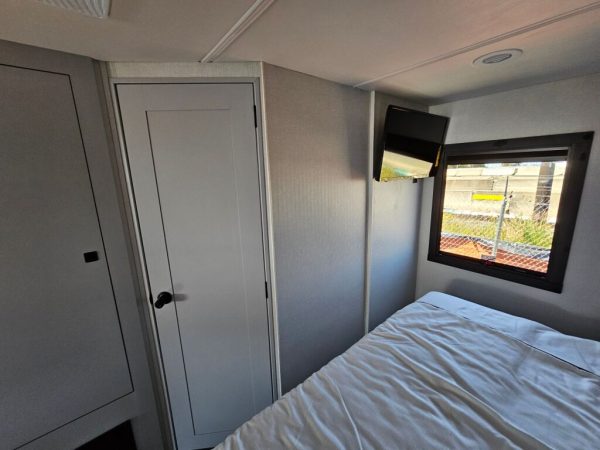2025 Coachmen Euro 25EU - Image 14