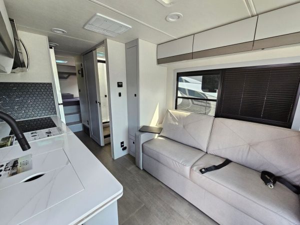 2025 Coachmen Euro 25LE - Image 11