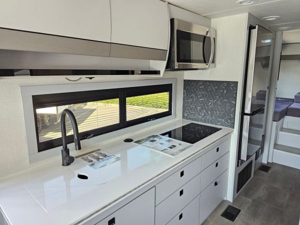 2025 Coachmen Euro 25LE - Image 13