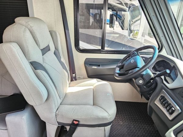2025 Coachmen Euro 25LE - Image 32