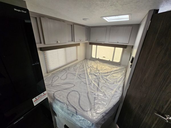 2025 Coachmen Freelander 21QSS - Image 8