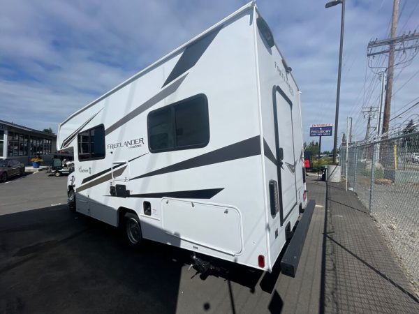 2025 Coachmen Freelander 22XG - Image 4